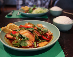 Only Thai will tell: Lao Village cuisine lacks flavor, but leaves lasting impression