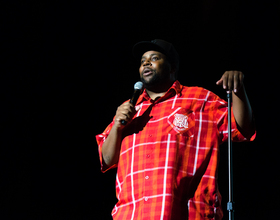 Kenan Thompson gets personal during his stand-up at Syracuse University