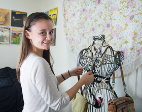 Sophomore kickstarts career with Etsy vintage clothing shop