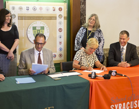 Syracuse, Le Moyne to form academic partnership in information studies, law education