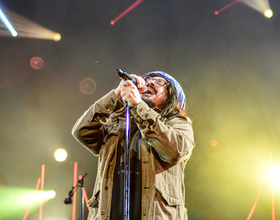 Counting Crows flew over Syracuse and brought some bangers with them