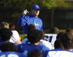 Syracuse hires Sterlin Gilbert as offensive coordinator, quarterbacks coach