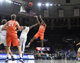 Syracuse escapes with 84-82 win over Notre Dame