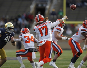 Syracuse unravels at end of 1st half, falls to No. 2 Notre Dame 45-21