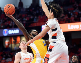 SU’s strong defense snaps 3-game losing streak in 77-61 win over Pittsburgh