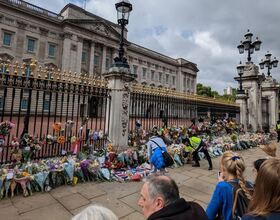 SU students abroad in London reflect on days following Queen Elizabeth II’s death