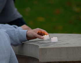 Remembrance Scholar cohort holds candlelight vigil to begin 2022 Remembrance Week