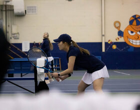 Syracuse sweeps NJIT 7-0 in season-opener