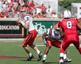 FB :  Back on campus, Syracuse receives appreciative greeting