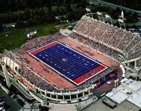 Blue turf at Boise State propels Broncos to national prominence