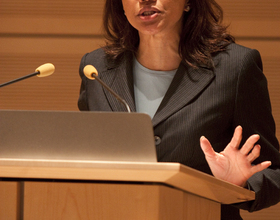 Pulitzer Prize winner Cynthia Tucker talks at SU on new media, race