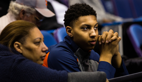 Matthew Moyer, Syracuse men&#8217;s basketball freshman, injures right foot