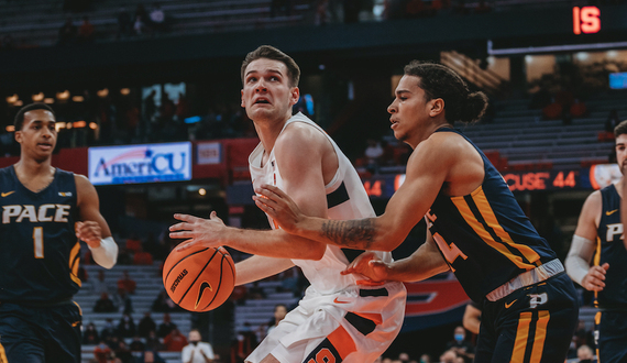 Jimmy Boeheim scores inside during 21-point outing vs. No. 6 Villanova