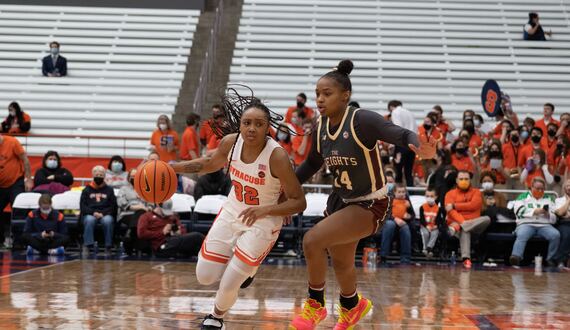 Teisha Hyman, Chrislyn Carr, press carry Syracuse to 20-5 run in 4th quarter