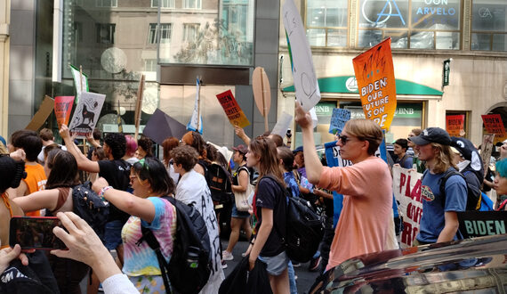 SU, SUNY ESF students attend March to End Fossil Fuels alongside community organizations