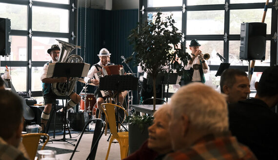 Harvey’s Garden Oktoberfest brings German music, lederhosen, beer to Syracuse