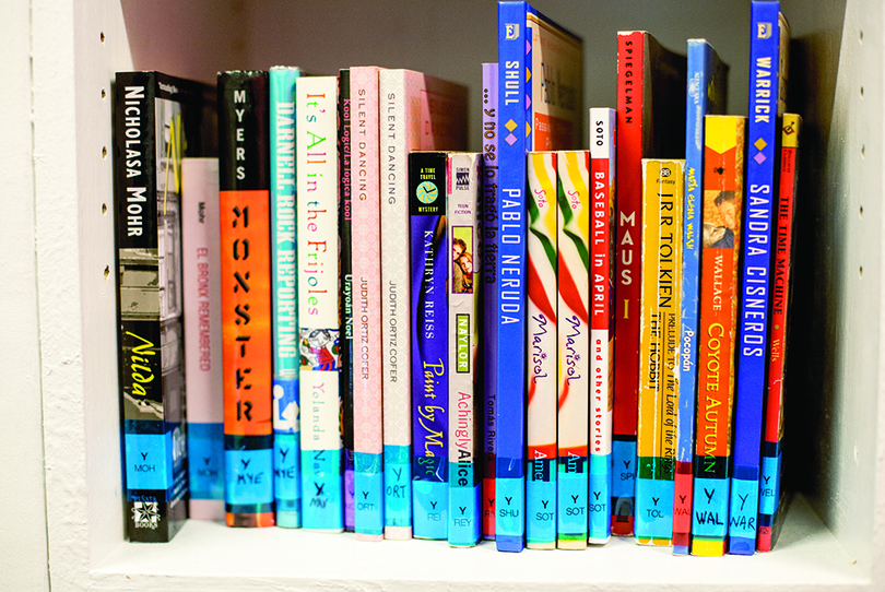 Bilingual library to lend books to public in fall