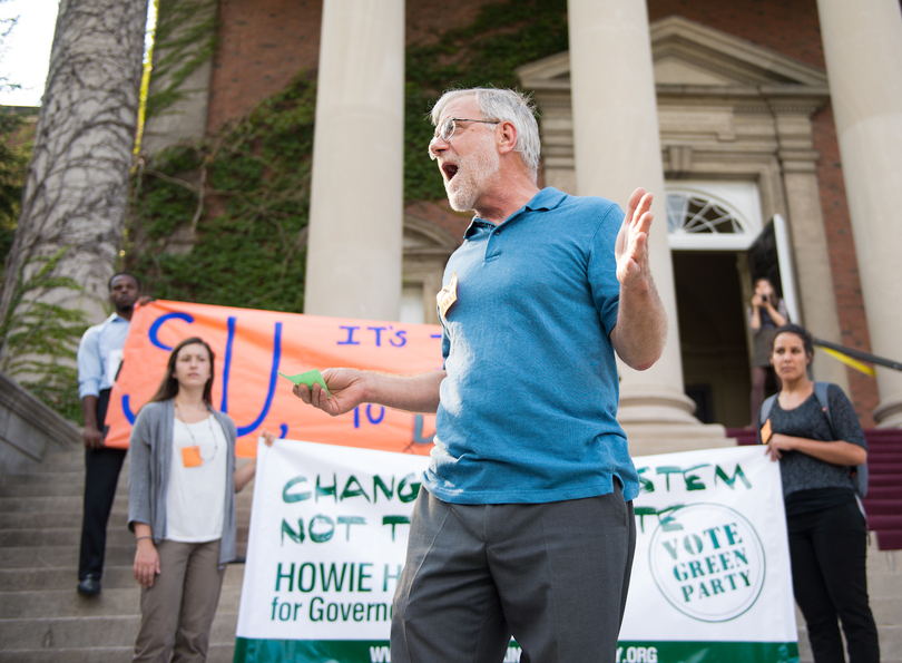 Students, New York gubernatorial candidate Howie Hawkins rally for divestment at SU