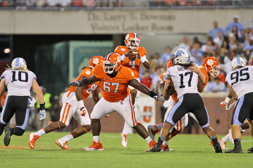 Offensive tackle Davis uses soccer experience to excel on Clemson&#8217;s line