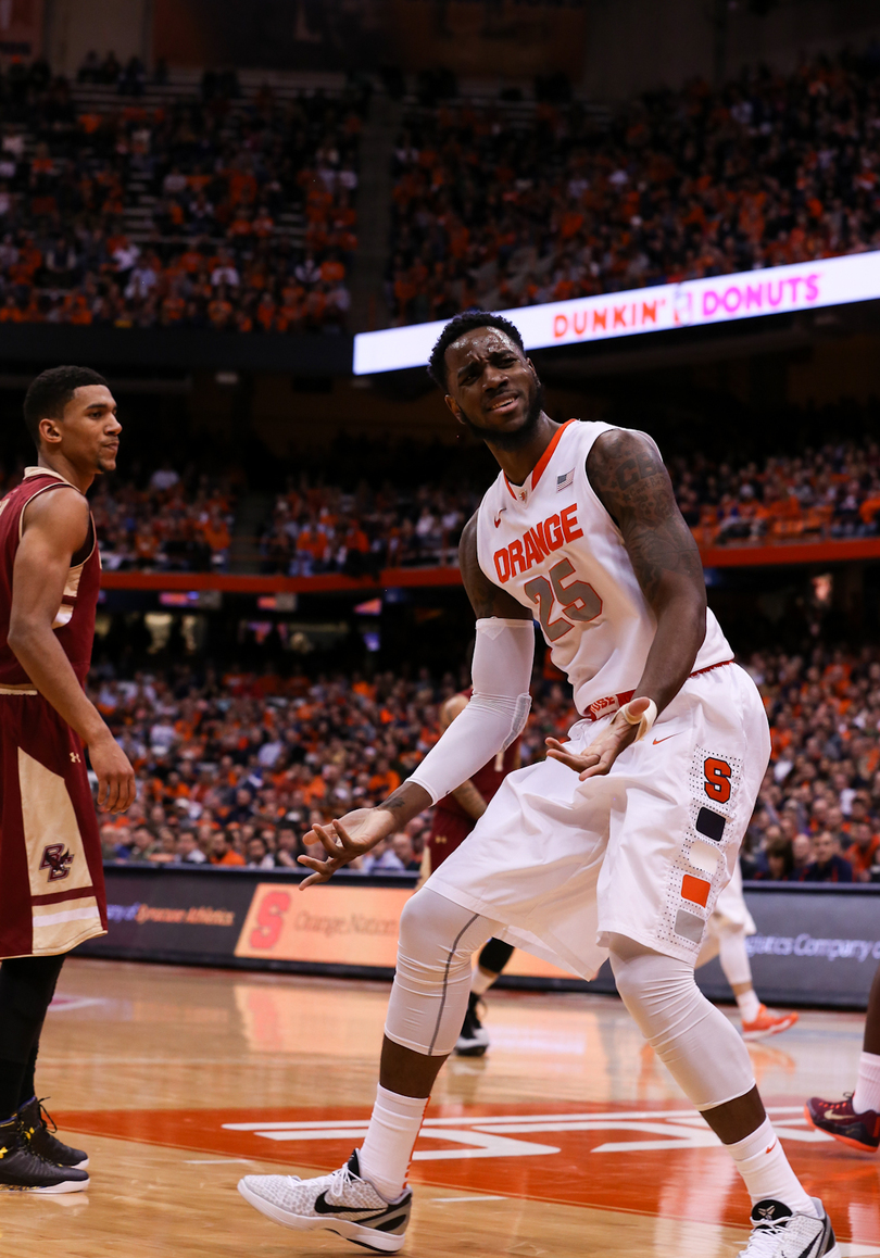 Christmas sits with foul trouble, shines in limited minutes in SU win