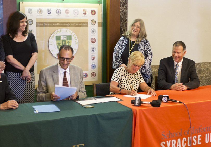 iSchool, Le Moyne College announce expansion of partnership