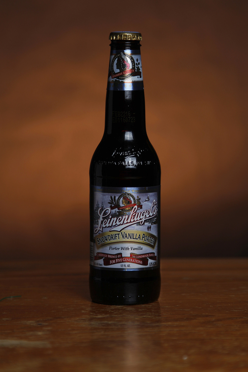 Leinenkugel’s Snowdrift Vanilla Porter contains cocoa and caramel flavors