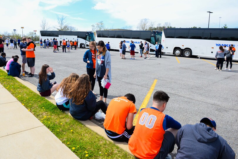 Scenes from Syracuse University&#8217;s Final Four fan buses: Day 1