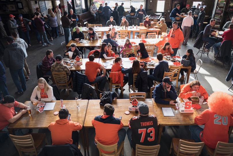 SU fans gathered pregame at a Dayton bar after doubting the Orange&#8217;s Tournament chances