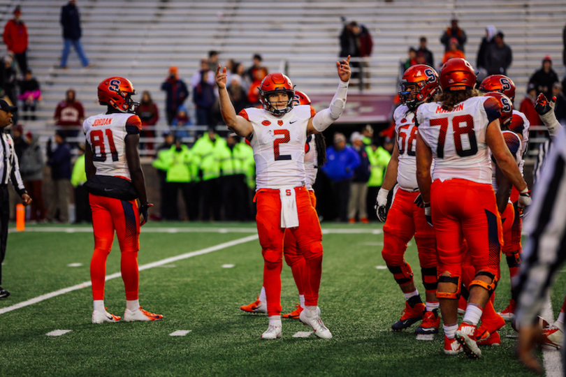 Eric Dungey becomes SU&#8217;s all-time passing leader in the third quarter against West Virginia