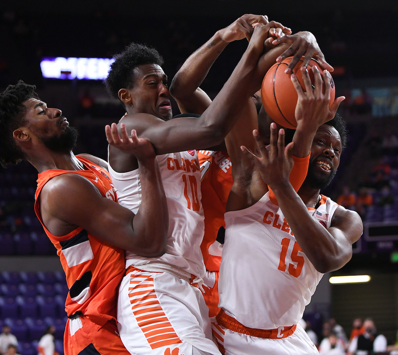 Even with Sidibe’s return, Syracuse suffocated on the boards by Clemson